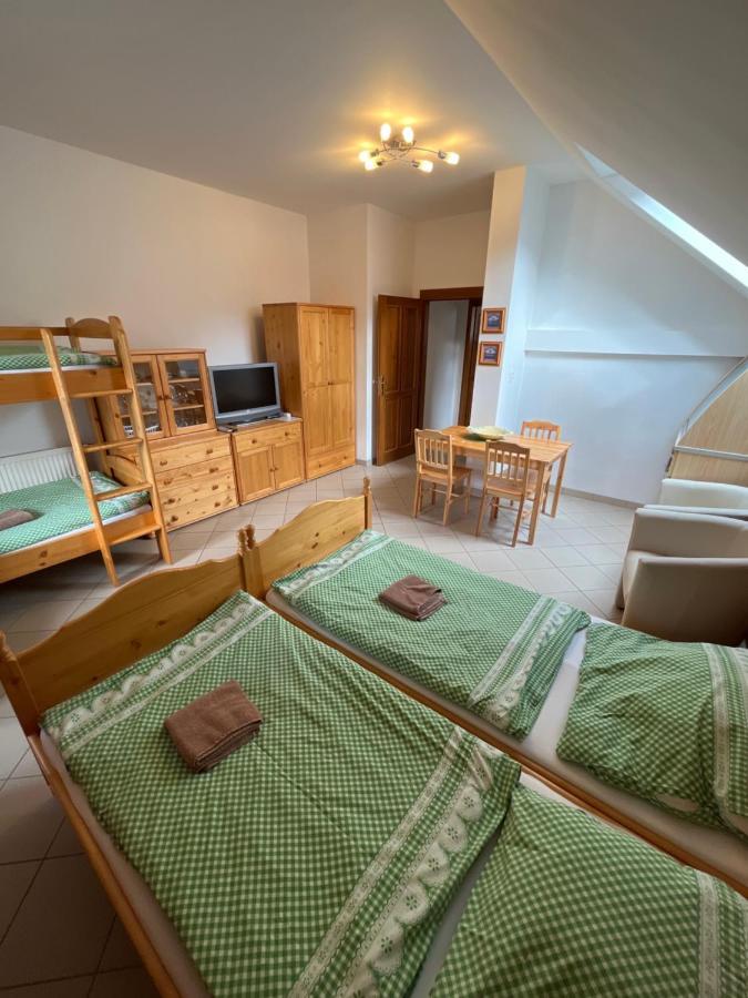 Sokoli Hnizdo Hotel Hlaska Ngoại thất bức ảnh