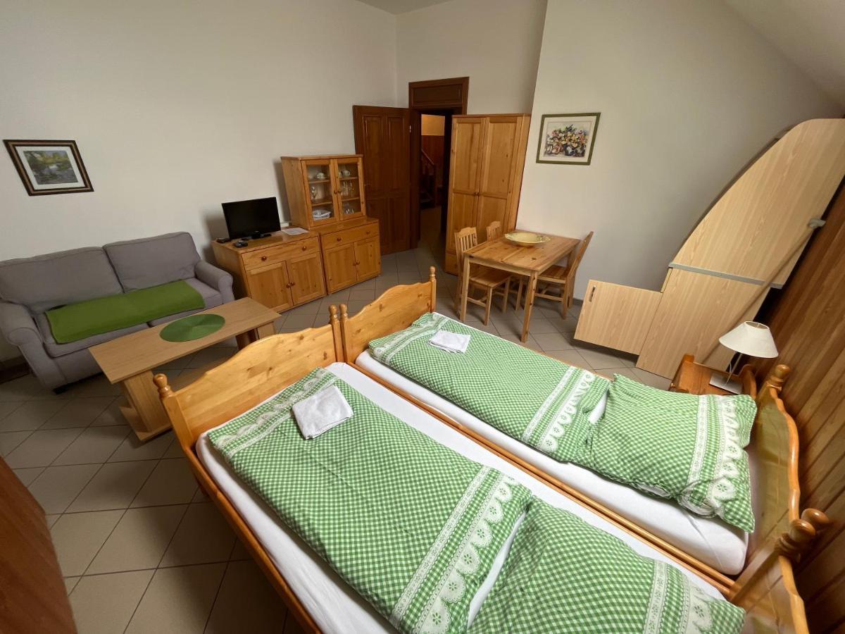 Sokoli Hnizdo Hotel Hlaska Ngoại thất bức ảnh